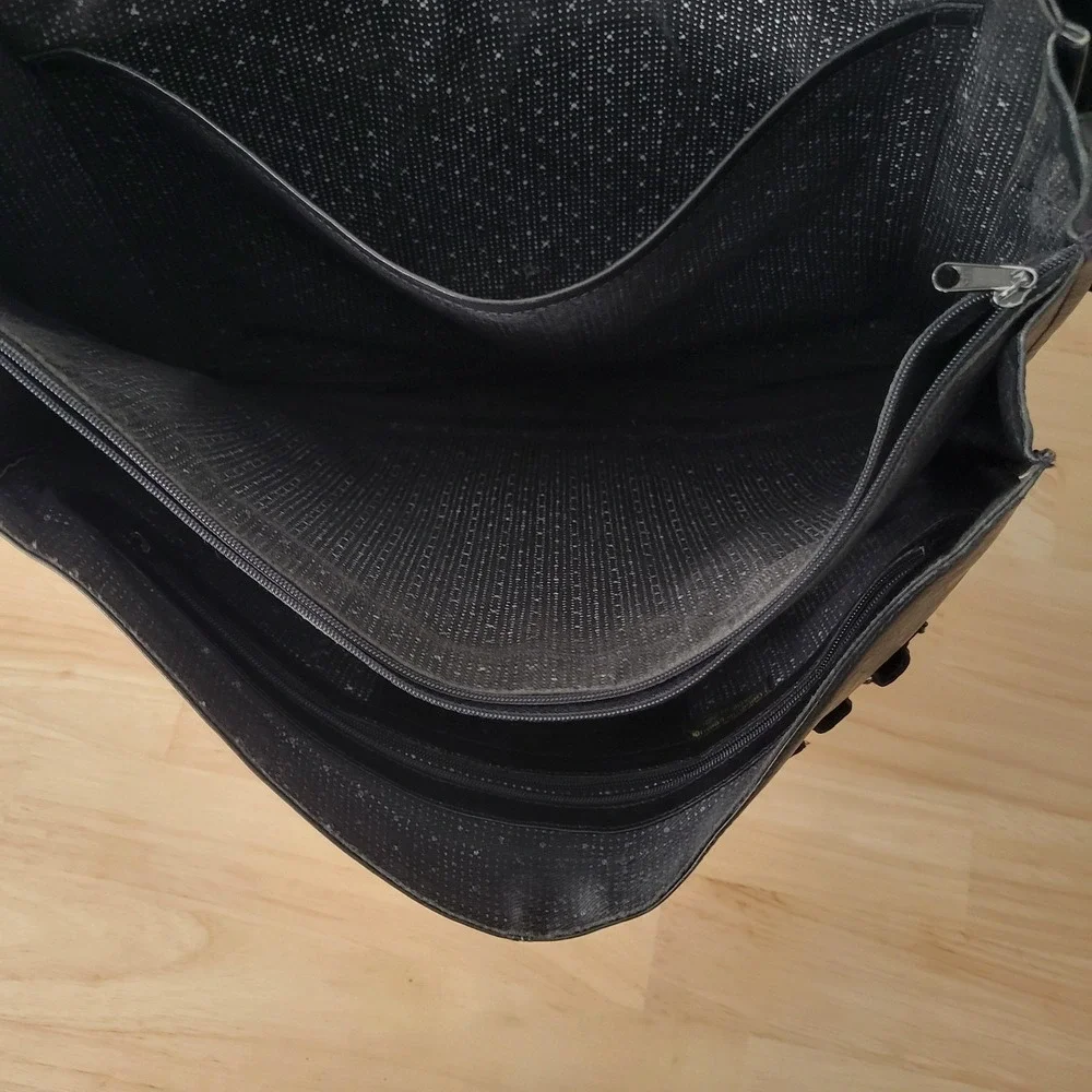 Kenneth Cole Black Genuine Leather Messenger Bag Satchel Laptop Bag Vintage Soft